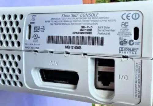 Xbox 360 Console - White - Sold as is for parts/repair