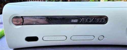 Xbox 360 Console - White - Sold as is for parts/repair