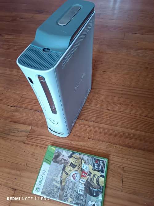 Xbox 360 Console - White - Sold as is for parts/repair