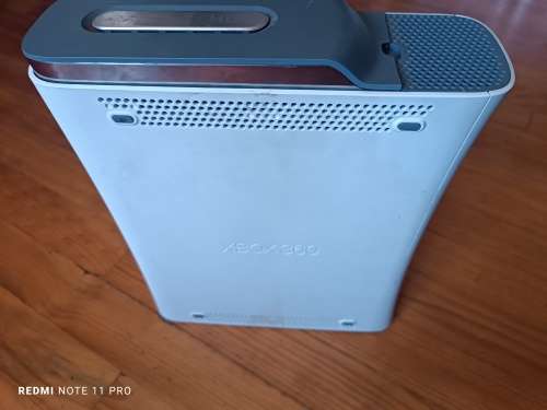 Xbox 360 Console - White - Sold as is for parts/repair