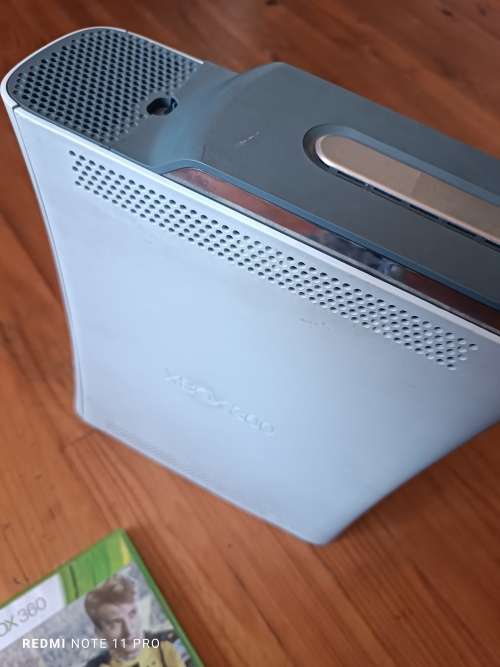 Xbox 360 Console - White - Sold as is for parts/repair