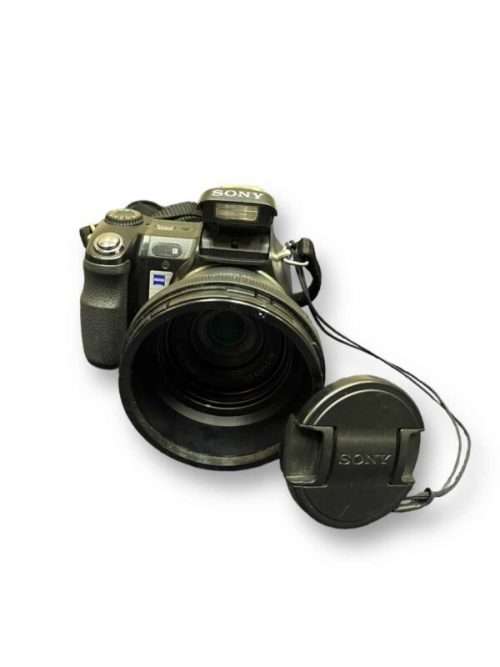 Fujifilm FinePix S8200 - 16.2MP - 40x Zoom - Digital Camera