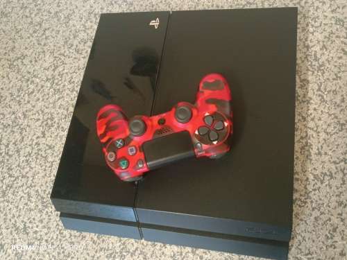 Sony Playstation 4 - 500GB Console - 1 x Controller