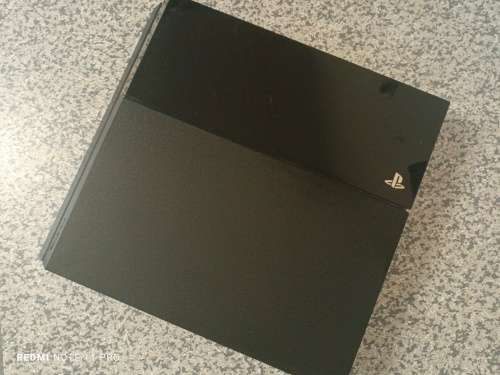 Sony Playstation 4 - 500GB Console - 1 x Controller