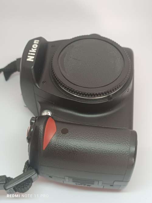 Nikon D40 Digital SLR Camera - 6.1MP - NO LENS