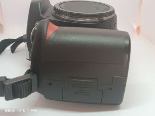 Nikon D40 Digital SLR Camera - 6.1MP - NO LENS