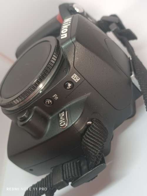 Nikon D40 Digital SLR Camera - 6.1MP - NO LENS