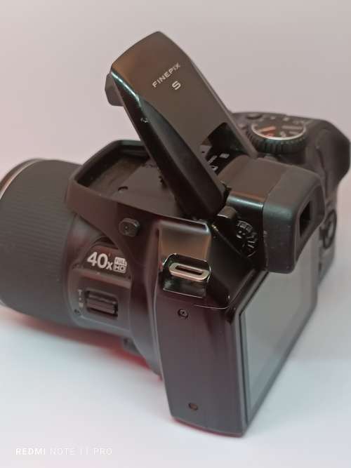 Fujifilm FinePix S8200 - 16.2MP - 40x Zoom - Digital Camera