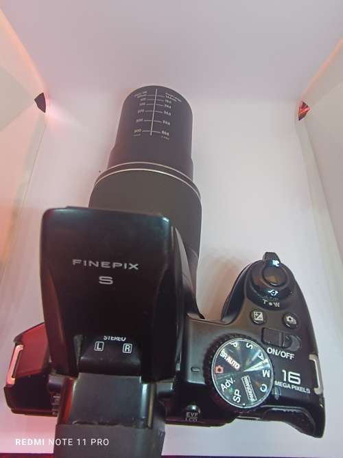 Fujifilm FinePix S8200 - 16.2MP - 40x Zoom - Digital Camera