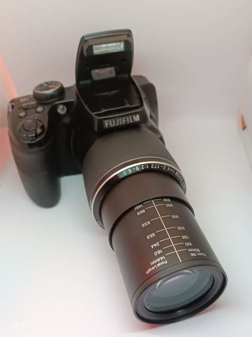 Fujifilm FinePix S8200 - 16.2MP - 40x Zoom - Digital Camera
