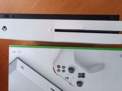 Xbox One S 1TB (faulty disc tray)Please read.