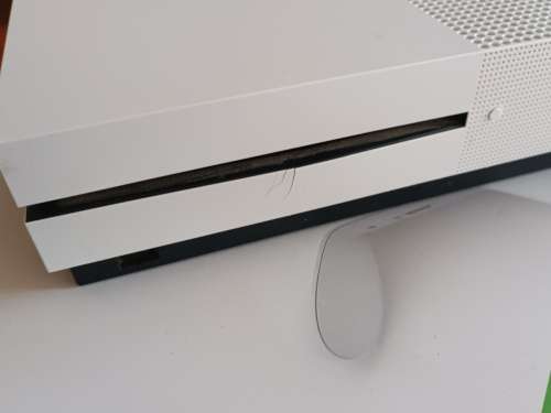 Xbox One S 1TB (faulty disc tray)Please read.