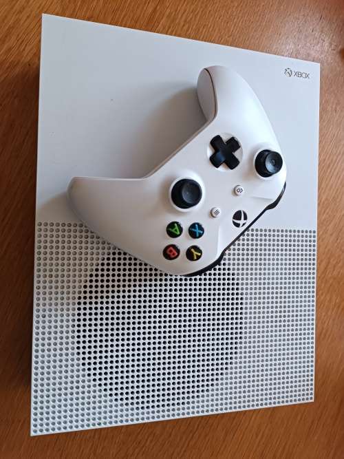 Xbox One S 1TB (faulty disc tray)Please read.