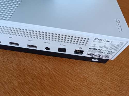 Xbox One S 1TB (faulty disc tray)Please read.