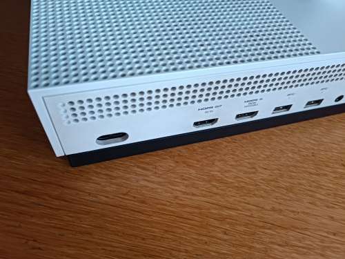 Xbox One S 1TB (faulty disc tray)Please read.