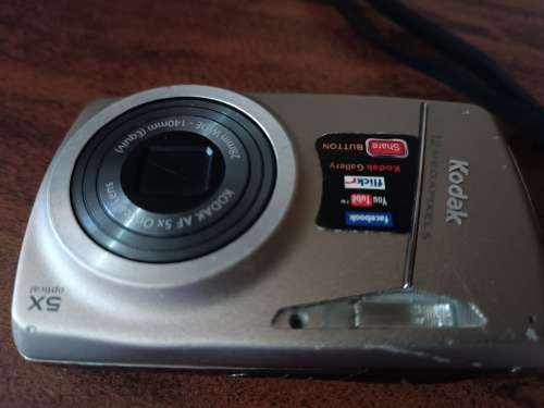 Kodak EasyShare M550 - 12MP - 5x Zoom - Digital Camera