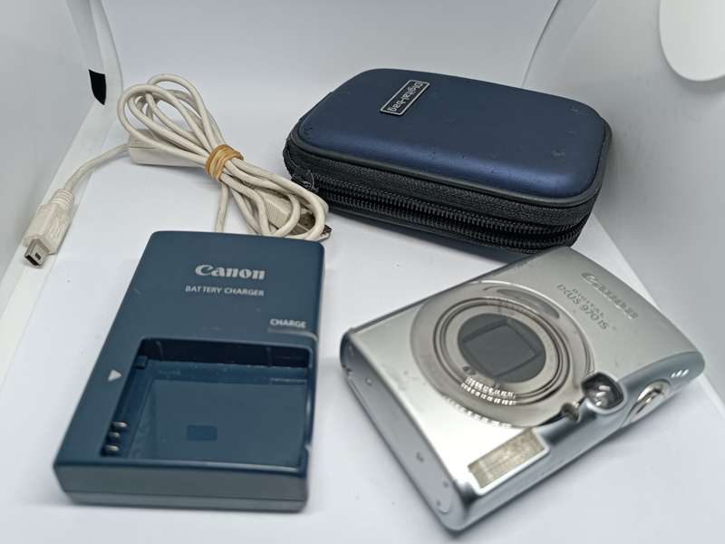 Canon IXUS 970 IS - 10MP - 5x Zoom - Digital Camera