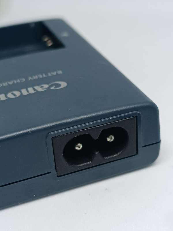 Canon IXUS 970 IS - 10MP - 5x Zoom - Digital Camera