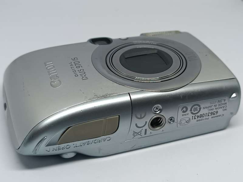 Canon IXUS 970 IS - 10MP - 5x Zoom - Digital Camera