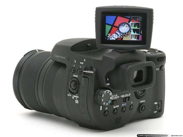 Sony CyberShot DSC R1 - 10.3MP - 5x Zoom - Digital Bridge Camera