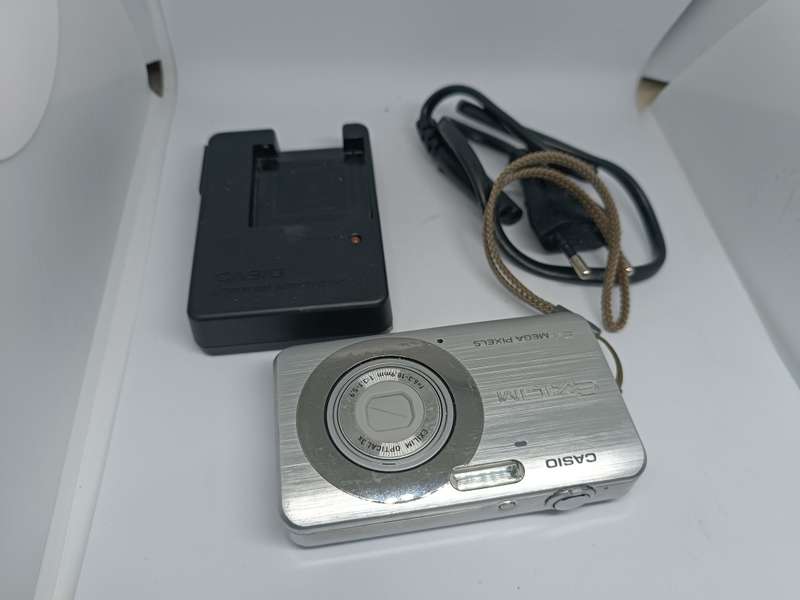 Casio Exilim EX-Z80 - 8.1MP - 3x Zoom - Digital Camera