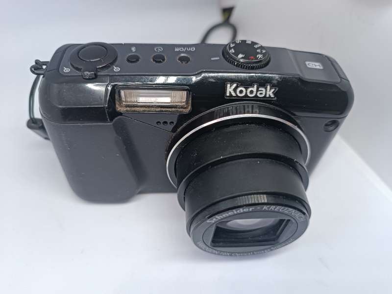 Kodak Easyshare Z950 - 12MP - 10x Zoom - Digital Camera