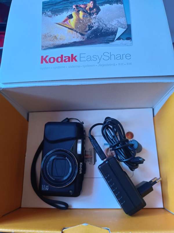 Kodak Easyshare Z950 - 12MP - 10x Zoom - Digital Camera