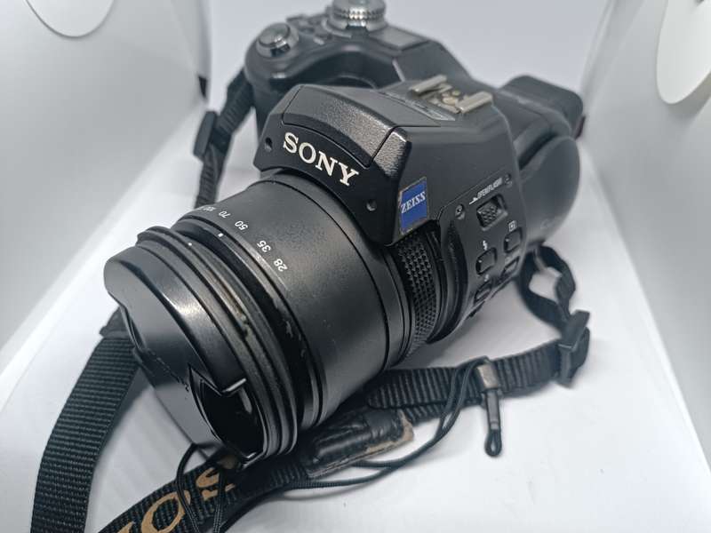 Sony CyberShot DSC F828 - 8MP - 7x Zoom - Digital Bridge Camera