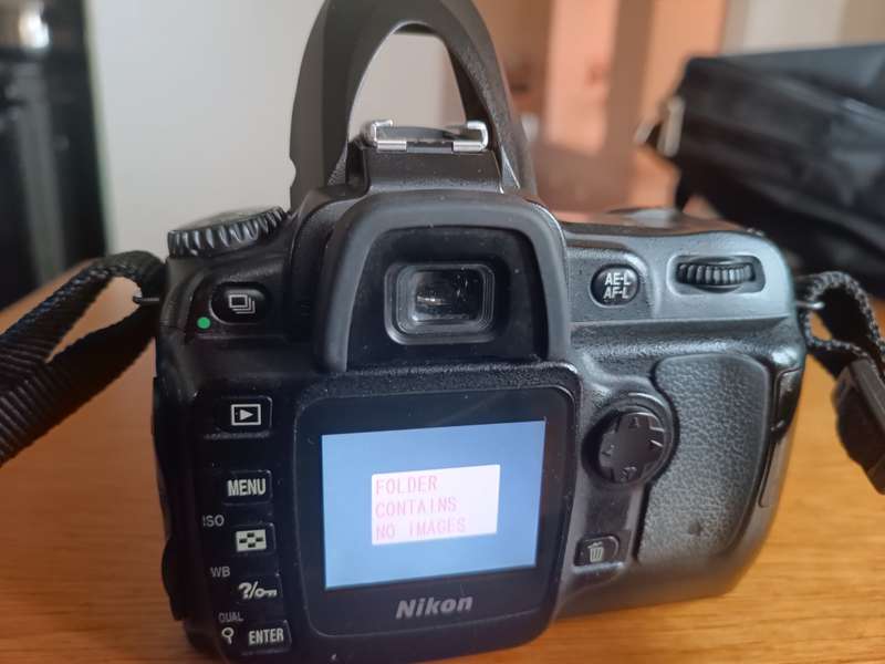 Nikon D50 - DSLR Camera with 70-300mm Lens