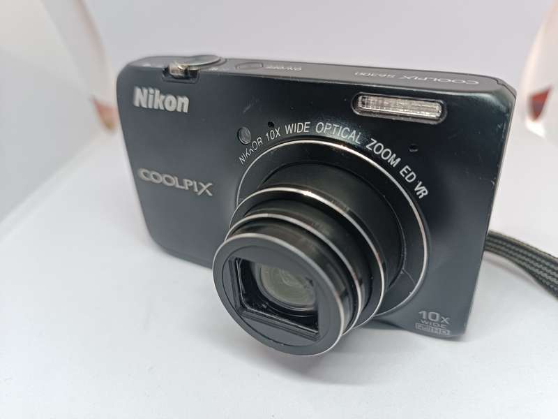 Nikon Coolpix S6300 - 16MP - 10x Zoom - Digital Camera