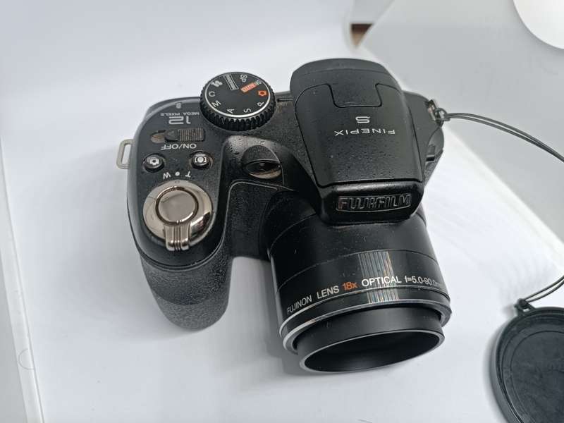Fujifilm Finepix S - 12MP - 18x Zoom - Digital Camera (Lens error)