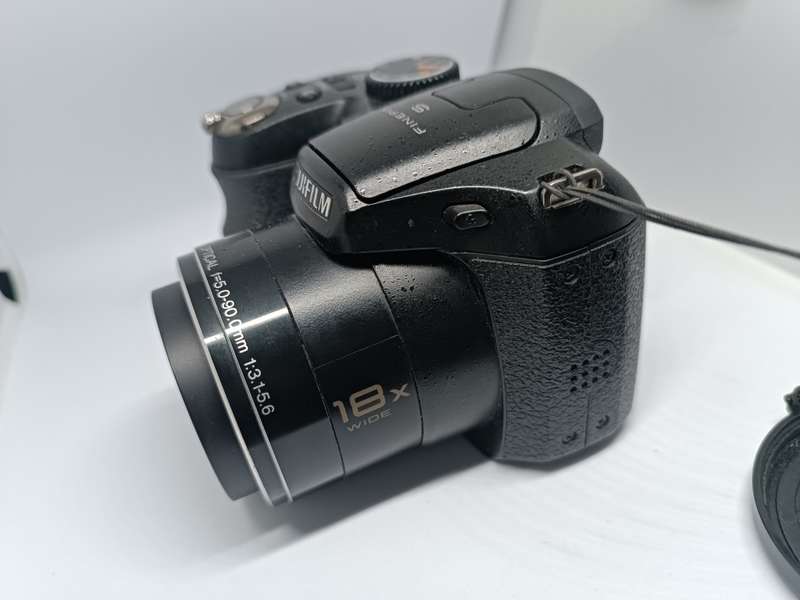 Fujifilm Finepix S - 12MP - 18x Zoom - Digital Camera (Lens error)