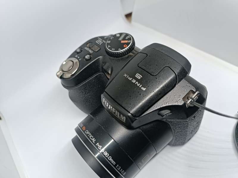 Fujifilm Finepix S - 12MP - 18x Zoom - Digital Camera (Lens error)