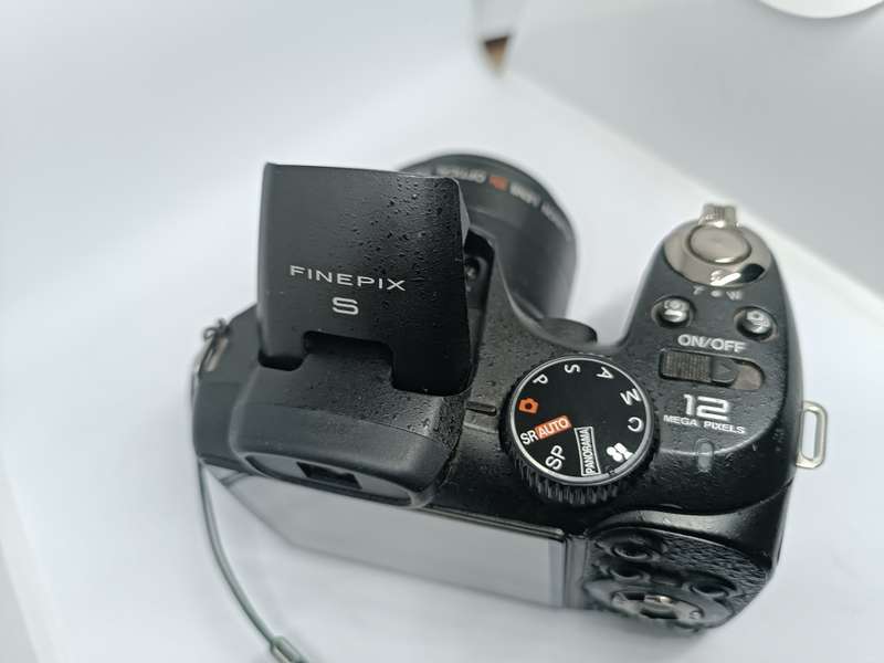 Fujifilm Finepix S - 12MP - 18x Zoom - Digital Camera (Lens error)