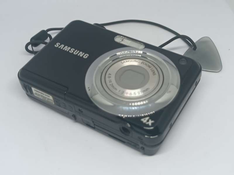 Samsung ES13 - 12.2MP - 4x Zoom - Digital Camera