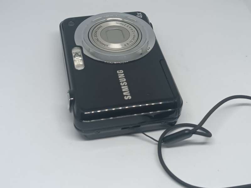 Samsung ES13 - 12.2MP - 4x Zoom - Digital Camera