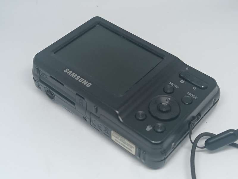 Samsung ES13 - 12.2MP - 4x Zoom - Digital Camera