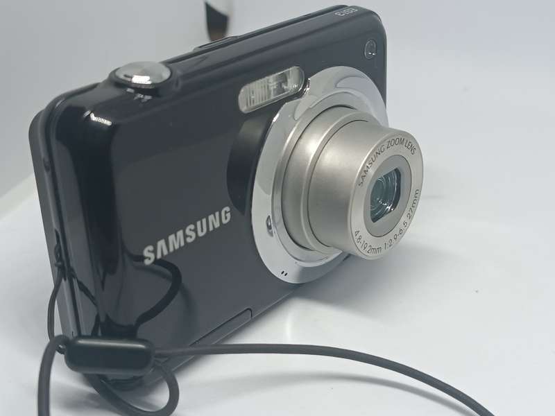 Samsung ES13 - 12.2MP - 4x Zoom - Digital Camera