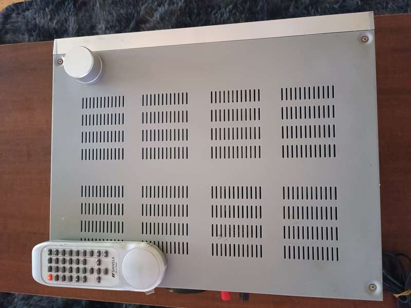 Sansui RZ-6700AV Home Amplifier (volume button broken off)