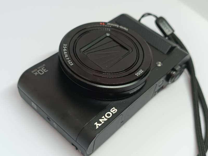 Sony Cyber-shot DSC-HX90V - 18.2MP - 30x Zoom - Digital Camera