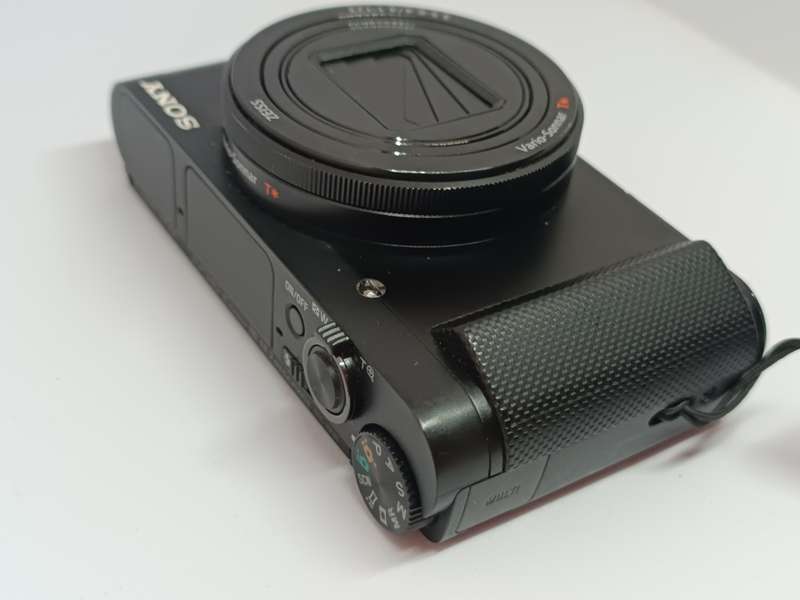 Sony Cyber-shot DSC-HX90V - 18.2MP - 30x Zoom - Digital Camera