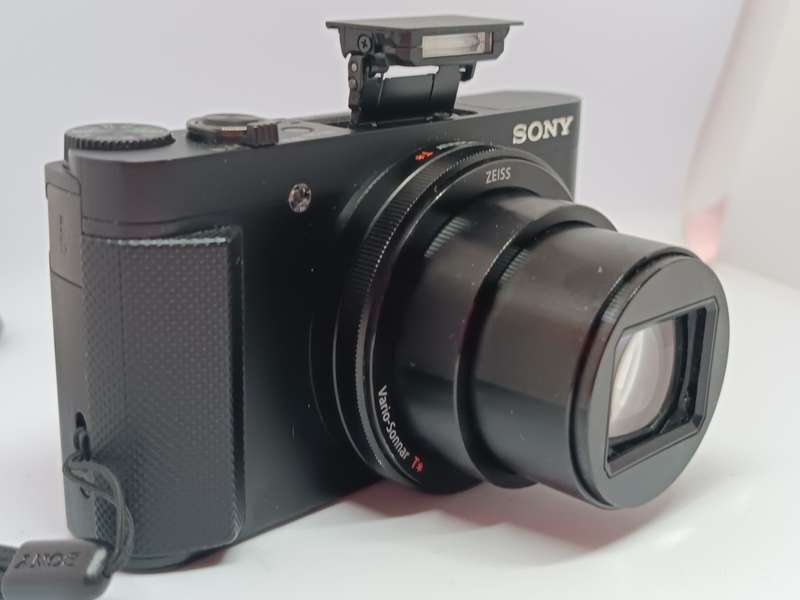 Sony Cyber-shot DSC-HX90V - 18.2MP - 30x Zoom - Digital Camera