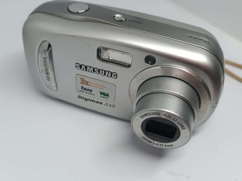 Samsung Digimax A40 - 4MP - 3x Zoom - Digital Camera