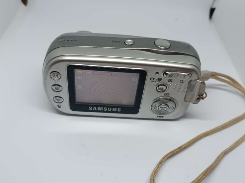 Samsung Digimax A40 - 4MP - 3x Zoom - Digital Camera