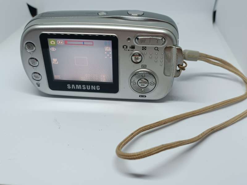 Samsung Digimax A40 - 4MP - 3x Zoom - Digital Camera