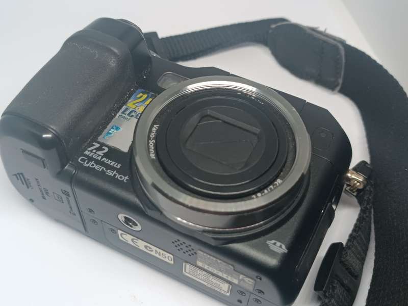 Sony DSC CyberShot V3 (lcd is white)- 7.2MP - 4x Zoom - Digital Camera FOR PARTS OR REPAIR!!!