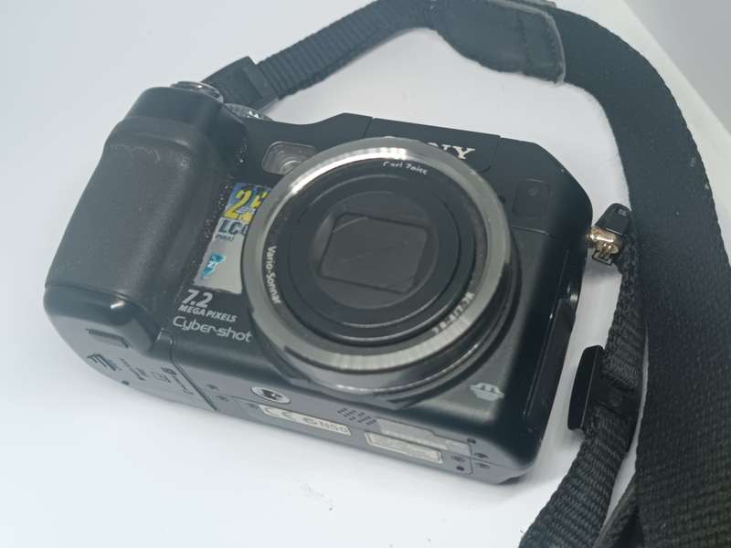 Sony DSC CyberShot V3 (lcd is white)- 7.2MP - 4x Zoom - Digital Camera FOR PARTS OR REPAIR!!!