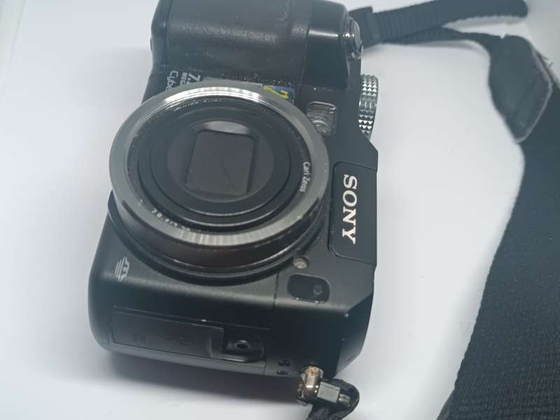 Sony DSC CyberShot V3 (lcd is white)- 7.2MP - 4x Zoom - Digital Camera FOR PARTS OR REPAIR!!!