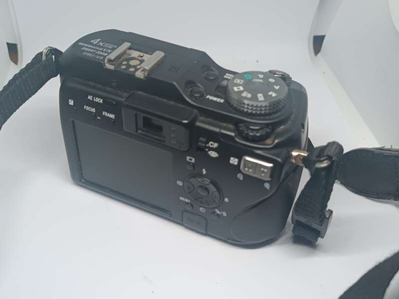 Sony DSC CyberShot V3 (lcd is white)- 7.2MP - 4x Zoom - Digital Camera FOR PARTS OR REPAIR!!!