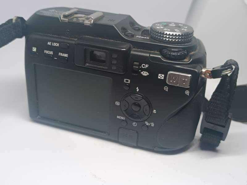 Sony DSC CyberShot V3 (lcd is white)- 7.2MP - 4x Zoom - Digital Camera FOR PARTS OR REPAIR!!!